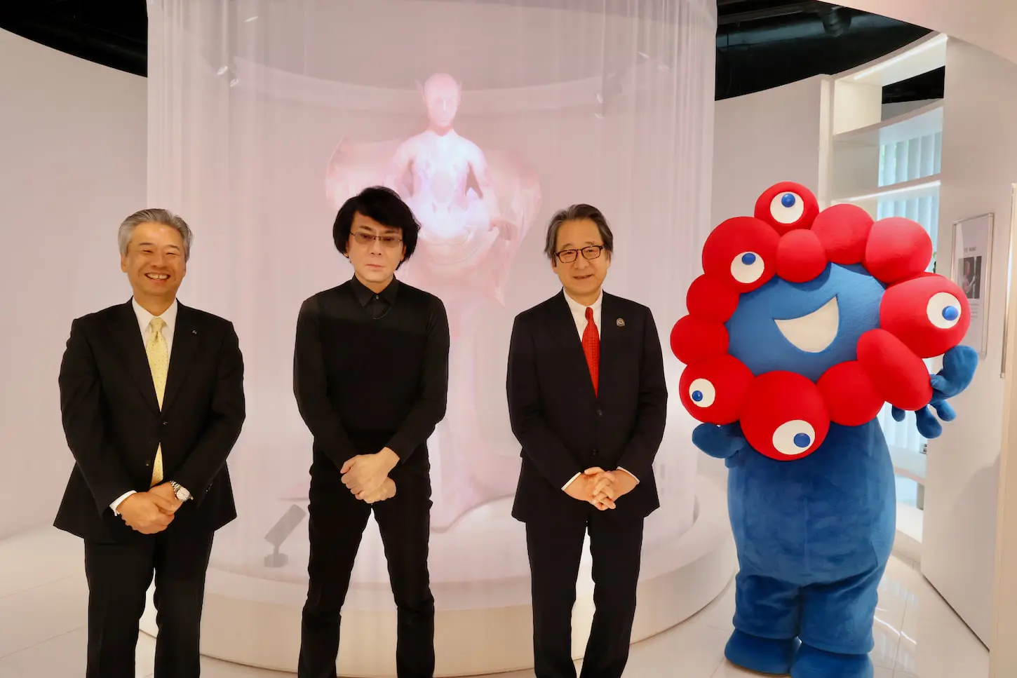大阪・関西万博の人気展示が多摩センターに移設！アンドロイドお披露目会にミャクミャク登場