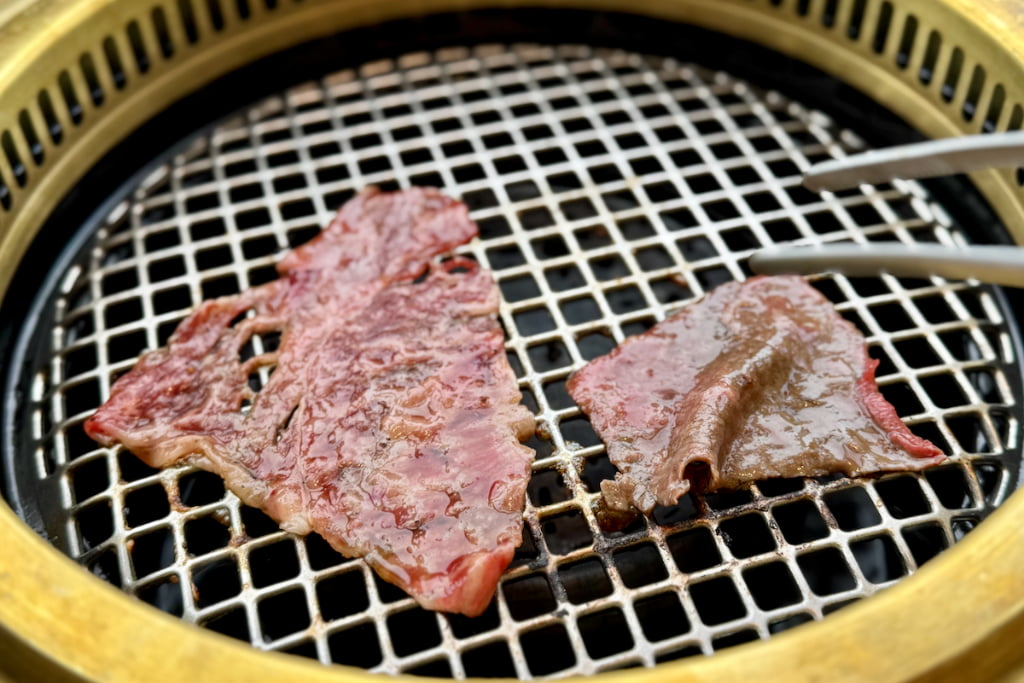 薄切りのロースは硬くならないように短い時間で焼いて