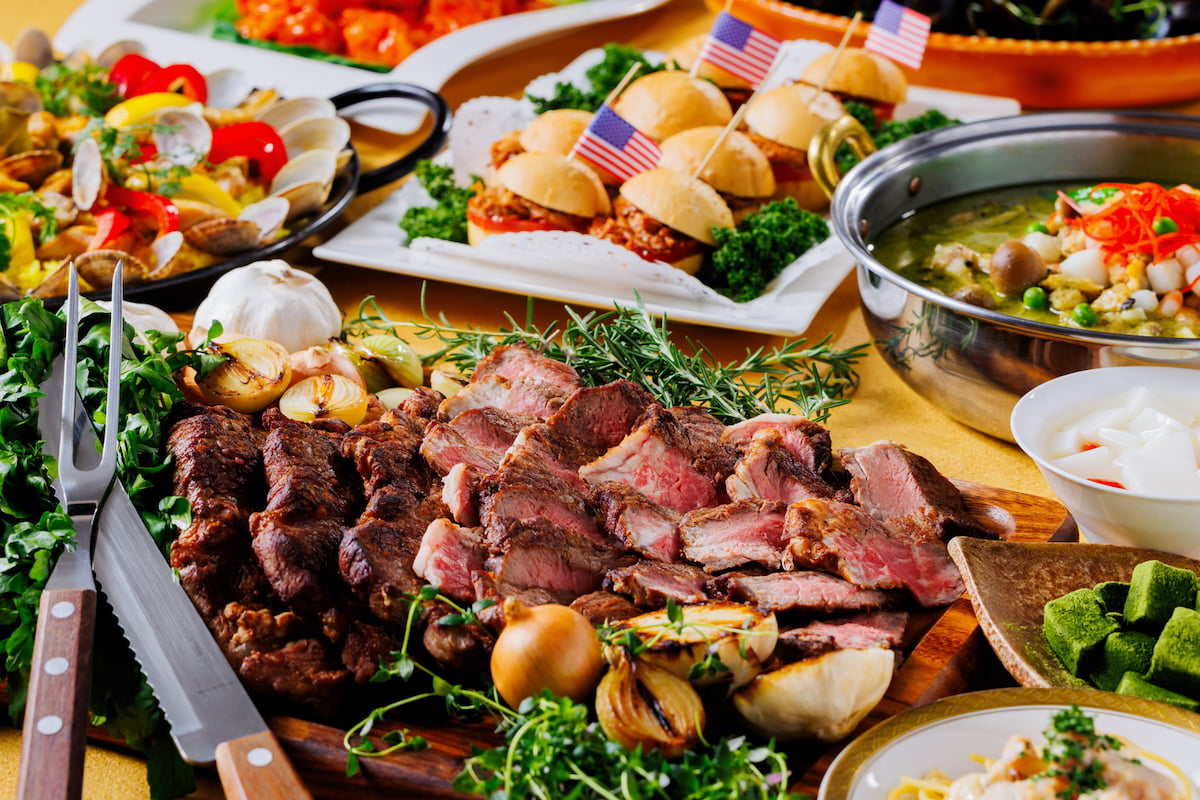 立川で“肉×世界グルメ”三昧!GWに「ステーキ食べ放題」ブッフェが13日間限定開催 公式サイトより