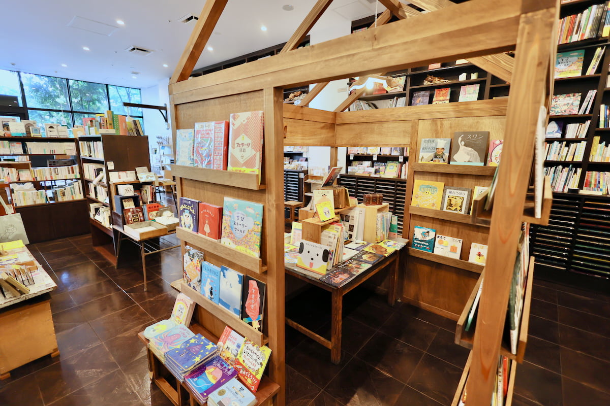 手紙社の書店「TEGAMISHA BOOKSTORE」が立川へ移転！宝探しみたいな店内をレポート
