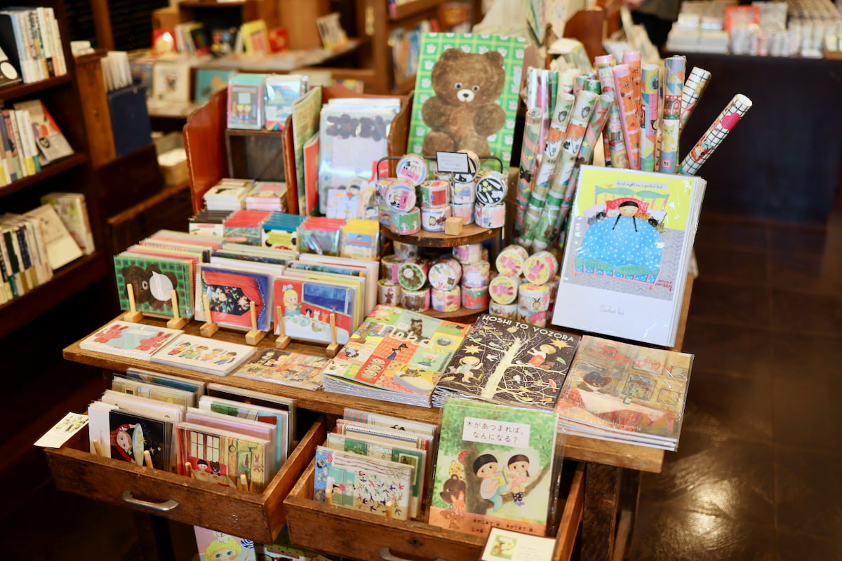 手紙社の書店「TEGAMISHA BOOKSTORE」が立川へ移転！宝探しみたいな店内をレポート