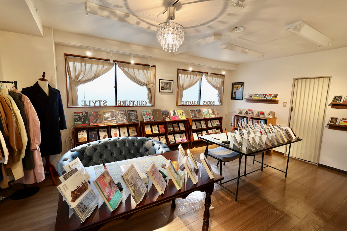 「BOOKS&CLOTHES 耽(たん)」の店内