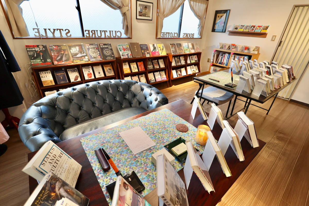 「BOOKS&CLOTHES 耽(たん)」の読書席
