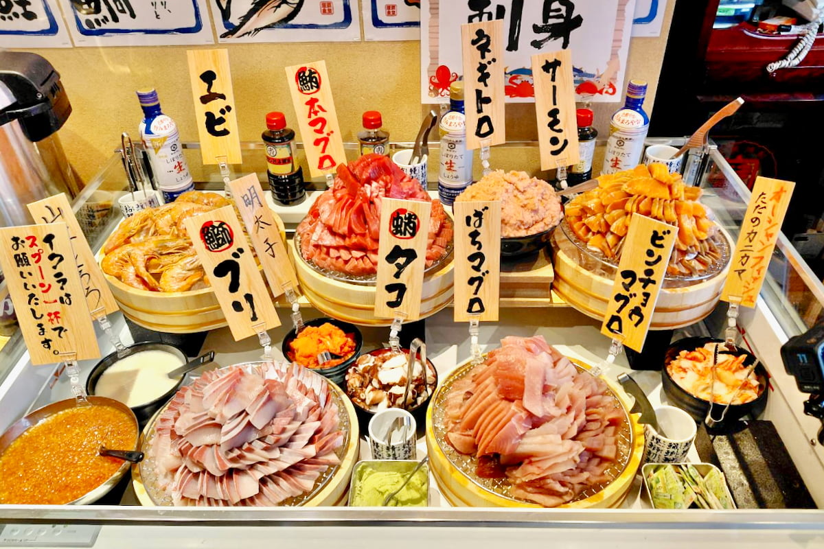 多摩センター「おちあい横丁」に“刺身食べ放題”の「漁港食堂 三方」が5月下旬オープンへ!