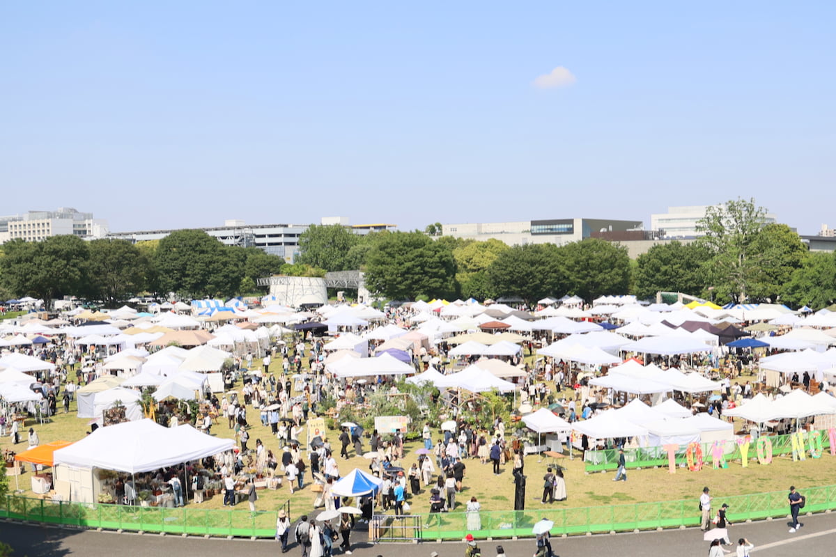 「東京蚤の市 夏祭り」が稲城・Gタウンスタジアムで8月に初開催!映画上映や縁日も