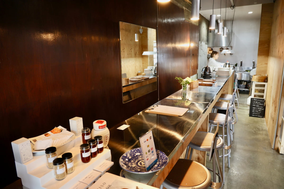 多摩ニュータウン落合商店街に「醸す料理店」オープン!49年続いた町中華の記憶を引き継ぐ新たな食の拠点をレポ