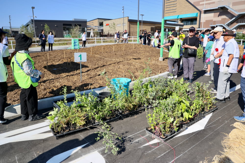 イオン八王子滝山で植樹祭開催!約1,500本を植樹、完成間近の施設も見えてきた