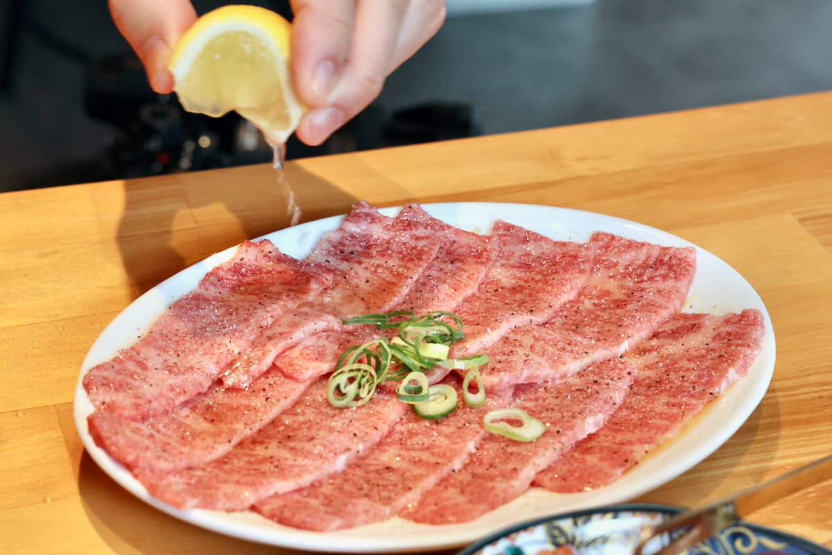 「炙りツネちゃんロース」は"両面5秒"で食べ頃