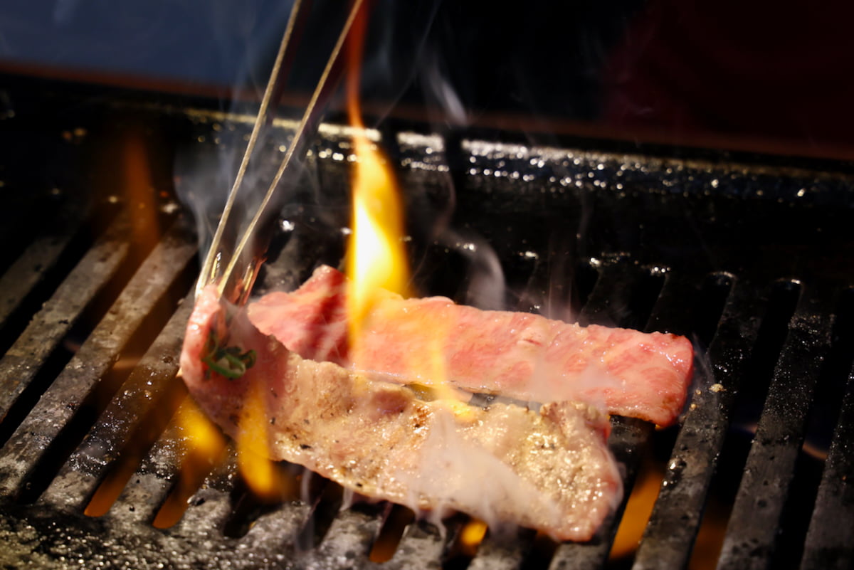 「炙りツネちゃんロース」は"両面5秒"で食べ頃