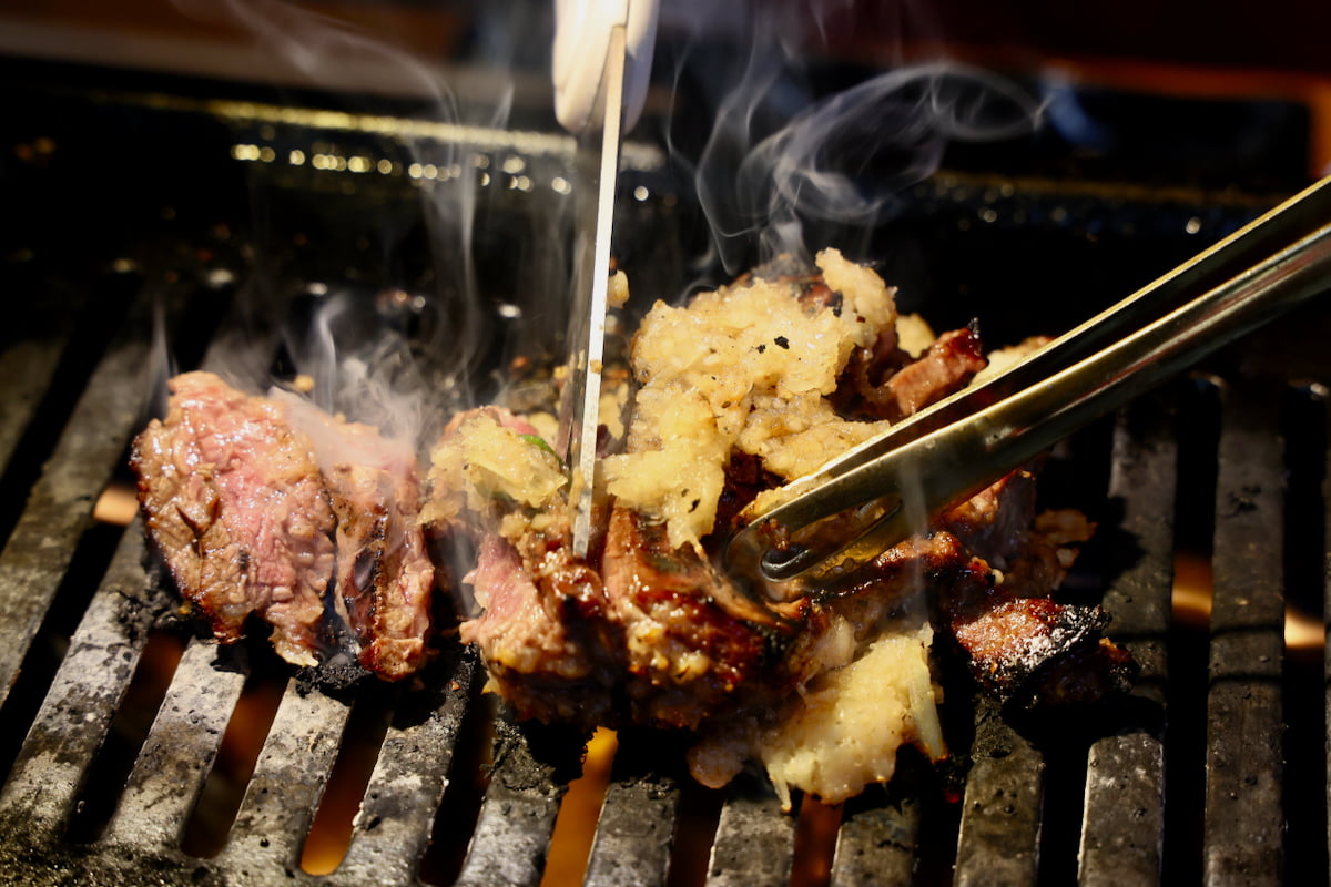 名物「伝説ハラミ」は驚くほどやわらかい!
