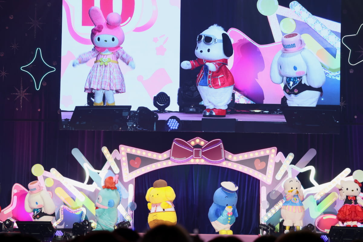 15位からはランクインしたキャラクターたちが登場して、会場のボルテージが一気に上昇。