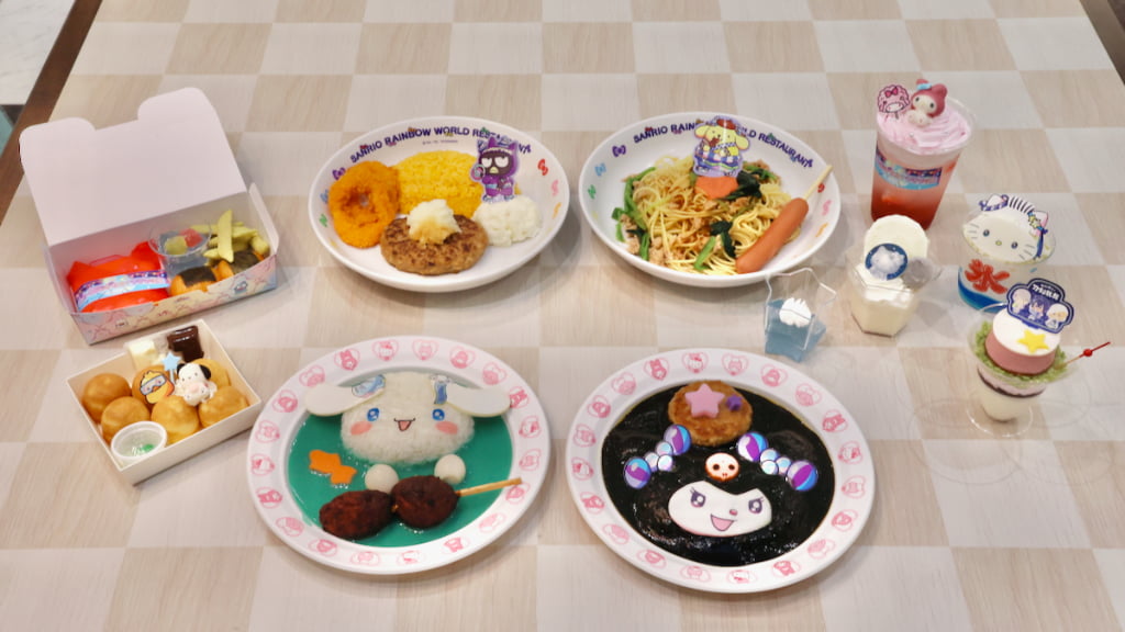 夏限定フード＆グッズも充実