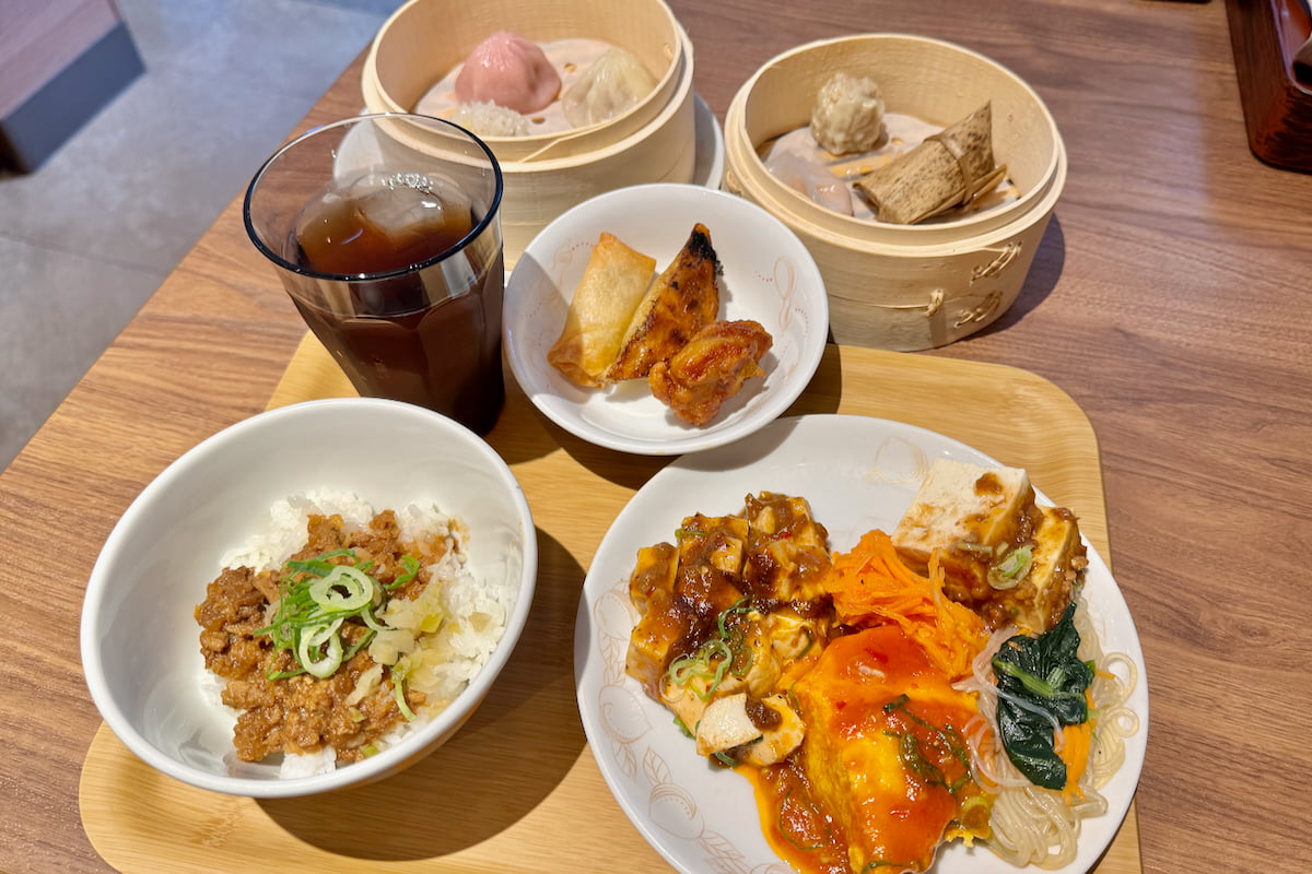 スタンダードな料理だけでも種類が非常に多く、さらに点心を食べ始めると結構お腹いっぱい