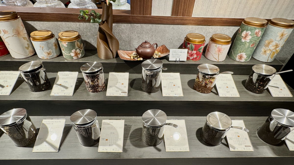 台湾桂花美人茶、フルーツ・ルイボスティー、ハイビスカスローズヒップ、抹茶入り玄米茶、黒豆茶、ダージリンティー、プアール茶、ジャスミン茶、苺フレーバー烏龍茶、パイン水仙烏龍茶