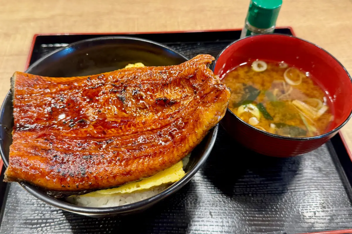 出汁巻き玉子が入った「鰻玉丼」をいただきます!