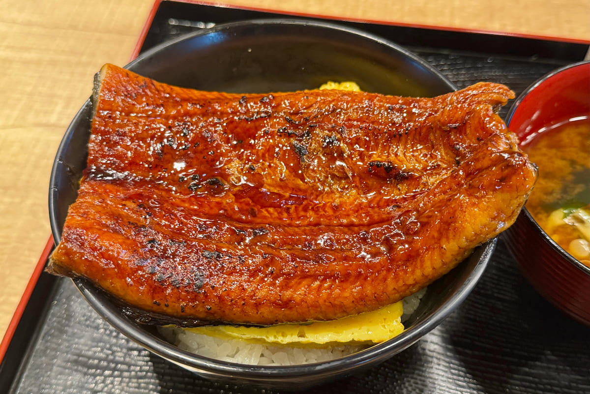 出汁巻き玉子が入った「鰻玉丼」をいただきます!