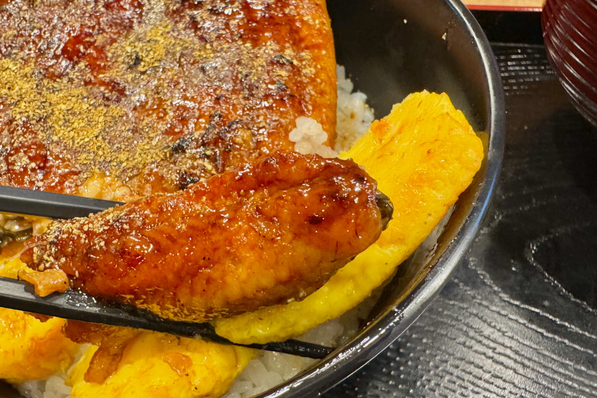 出汁巻き玉子が入った「鰻玉丼」をいただきます!