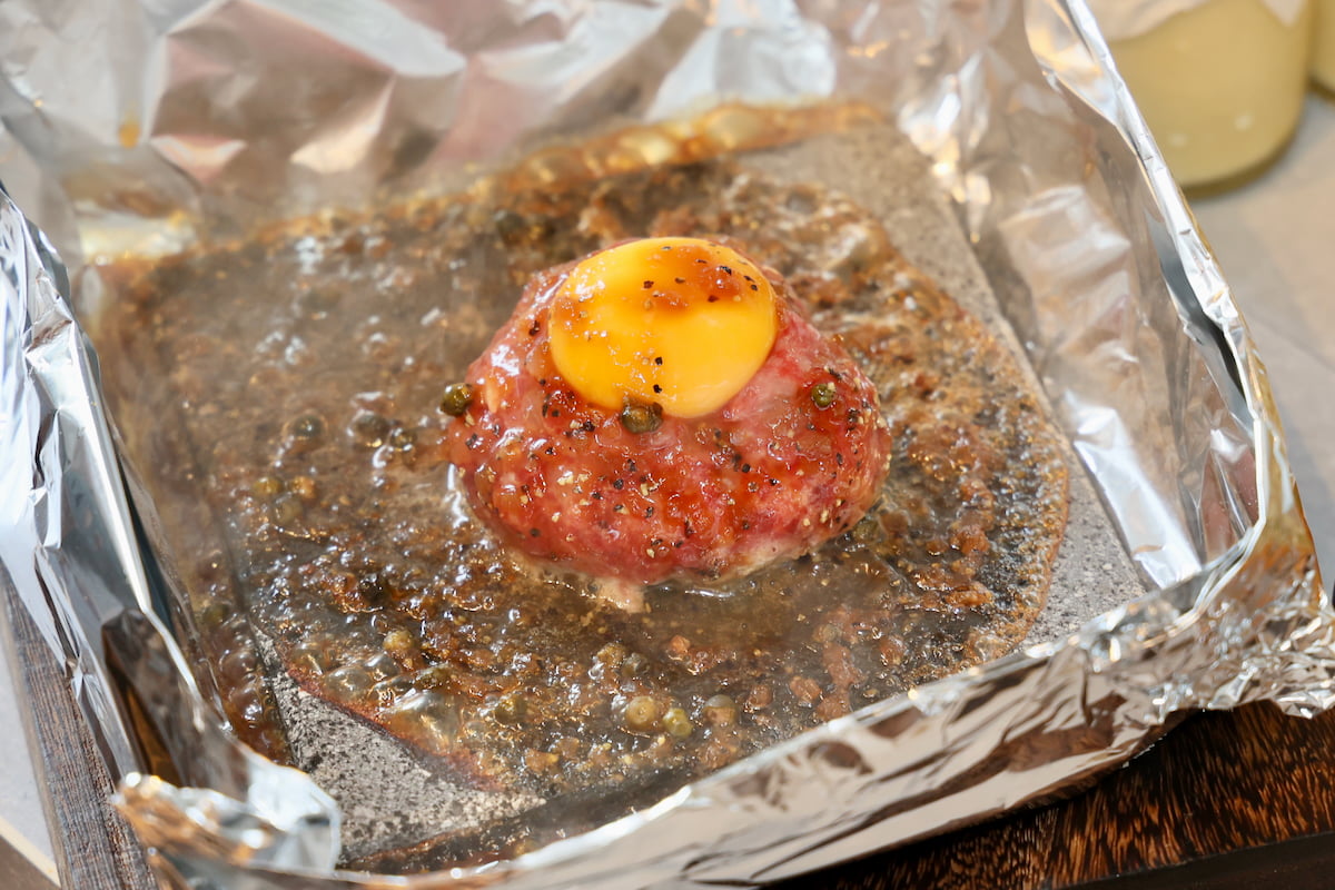 馬トロ生ハンバーグ〜ペッパーソース〜(1,089円)