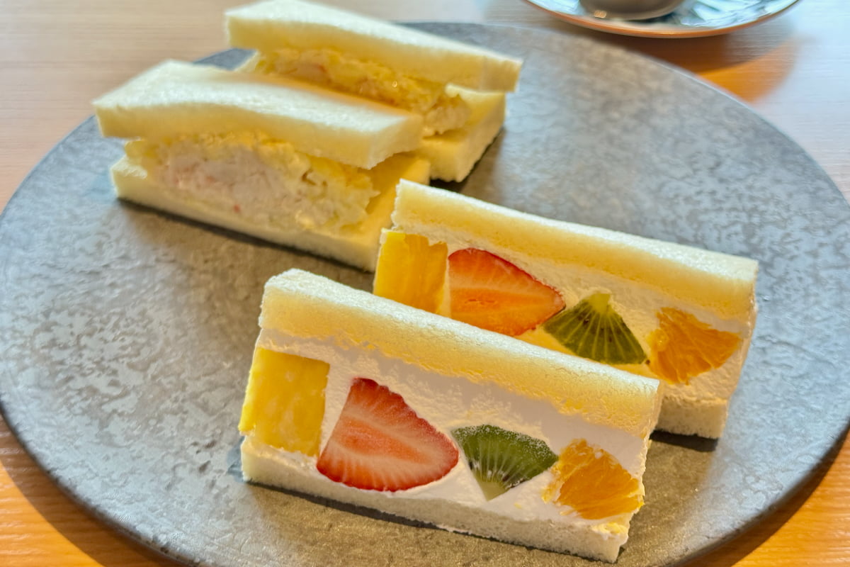 フルーツミックス＆名物かにサラダ