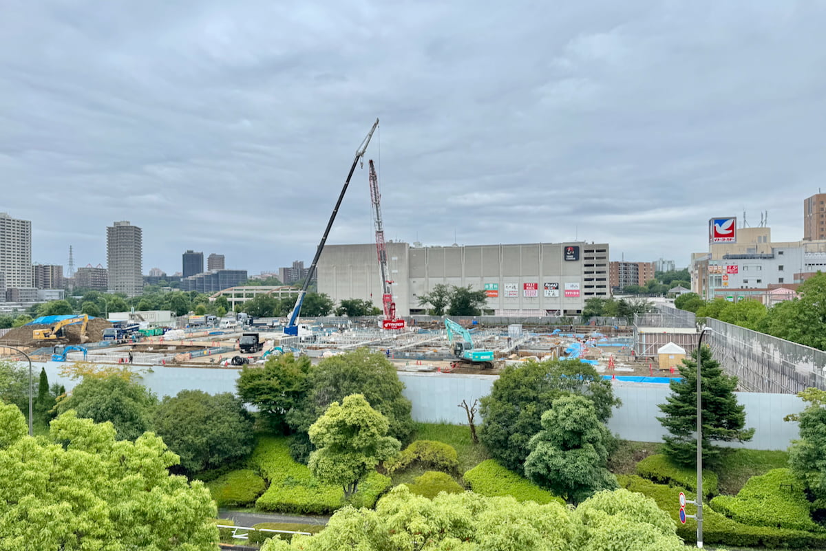 三井アウトレットパーク多摩南大沢のB街区は建て替え工事が進行中