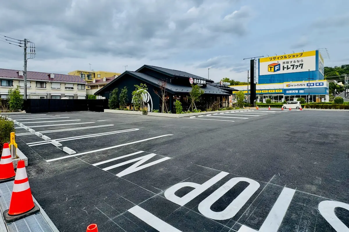 「果実屋珈琲 八王子南大沢店」が8月29日(金)にグランドオープン！駐車場は敷地内に30台近くありました