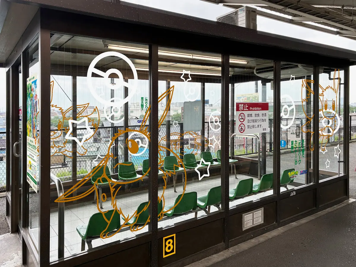 対象駅のホーム待合室もイーブイフレンズ仕様に!