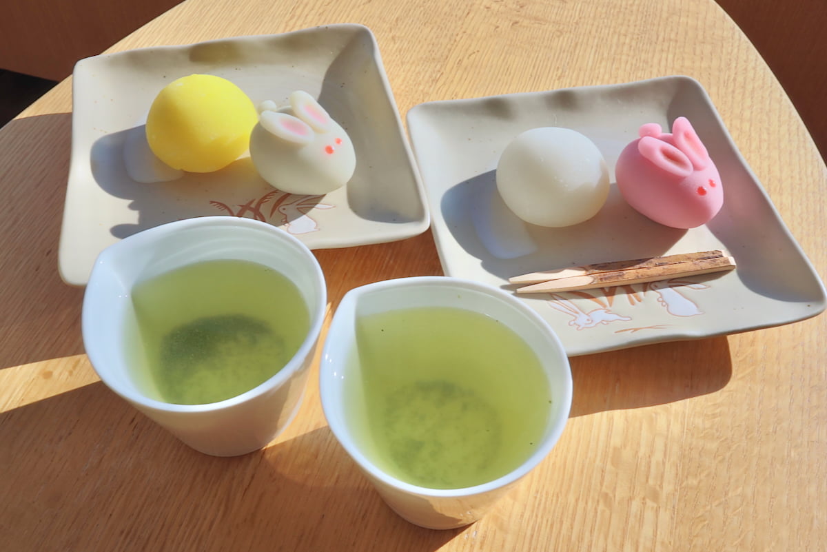 狭山茶と和菓子と月見団子