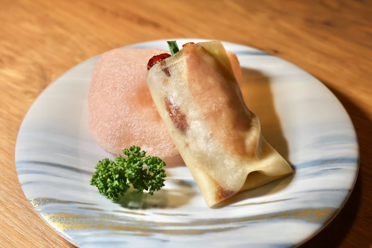 燻製した合鴨とクリームチーズの北京ダック風