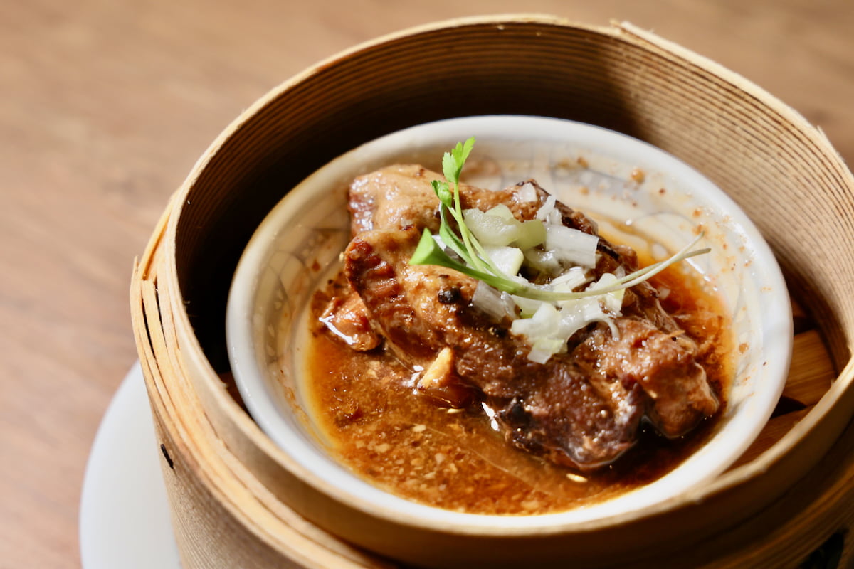 塩麹に漬け込んだ豚バラ軟骨の豆鼓蒸し