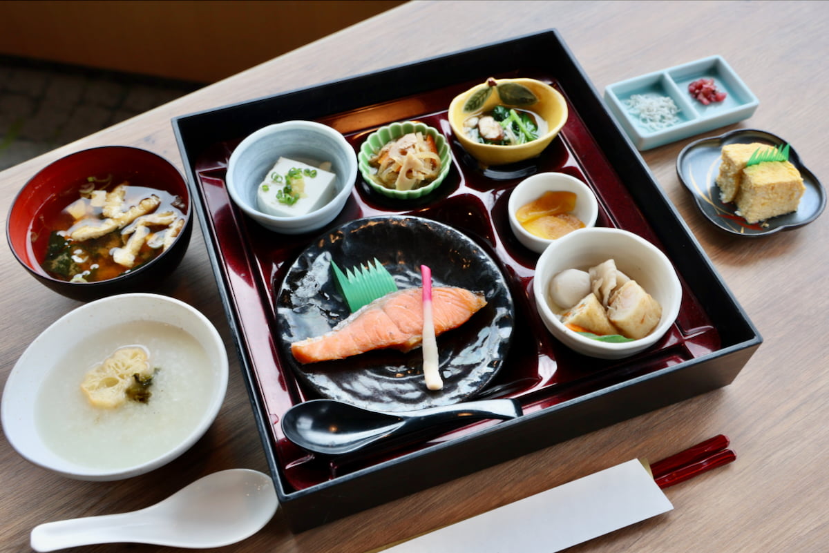 宿泊者限定の朝食「ふるさとごはん」