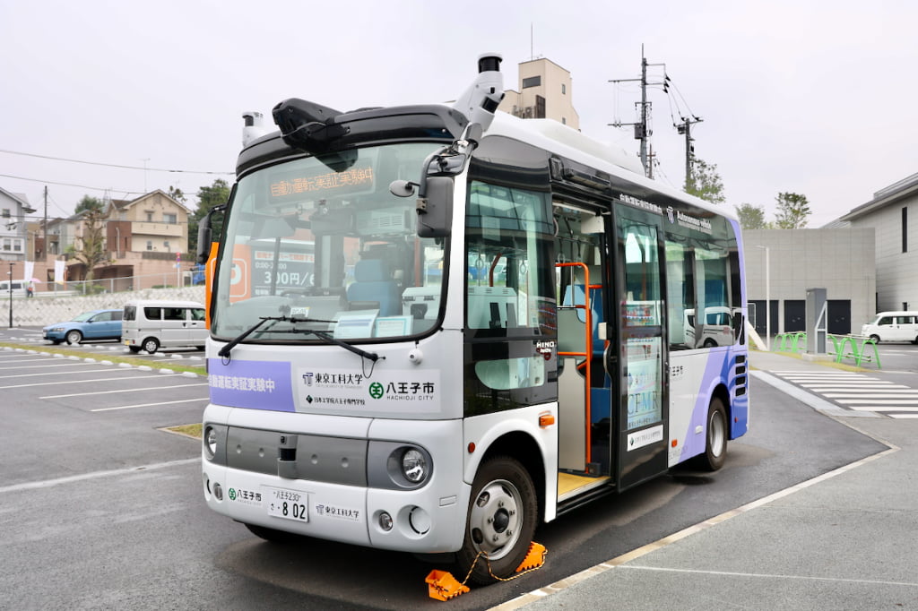 自動運転バスの日野自動車「ポンチョ」