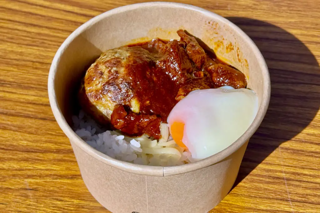 特製カレーライス(温玉チーズのせハンバーグ)